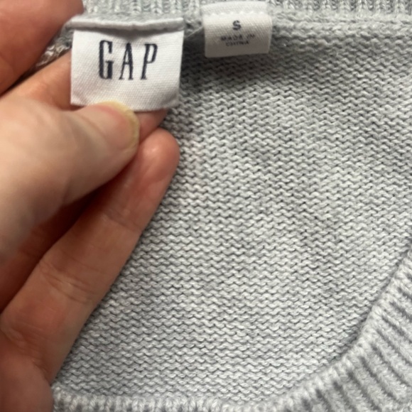 Gap Gray Cotton Long Sleeve Black Heart Lightweight Transitional Sweater Size S - Picture 4 of 7
